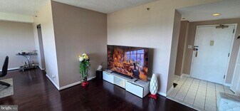 3709 S George Mason Dr in Falls Church, VA - Building Photo