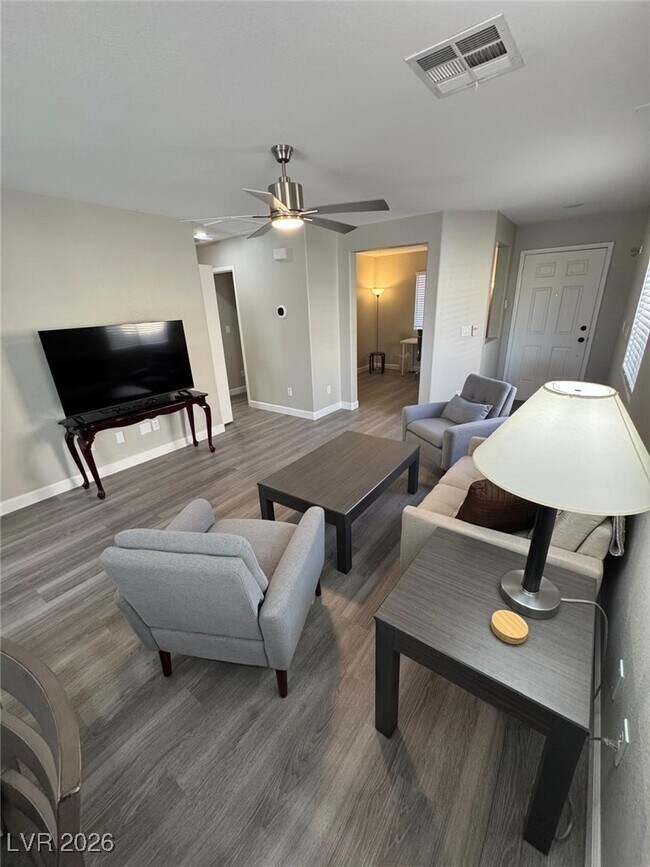 2050 Towering Pines St in Las Vegas, NV - Building Photo - Building Photo