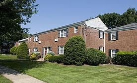 Park Terrace Gardens in Hasbrouck Heights, NJ - Foto de edificio