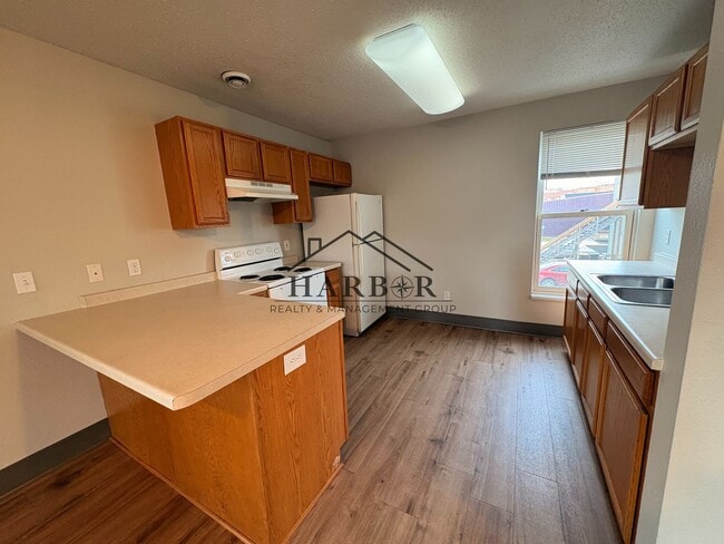 property at 146 S Broadway Ave