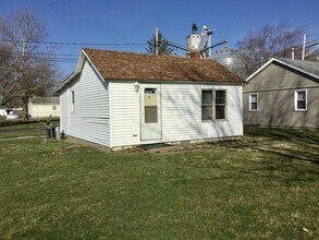 103 Eads St, Unit C in Thomasboro, IL - Foto de edificio - Building Photo