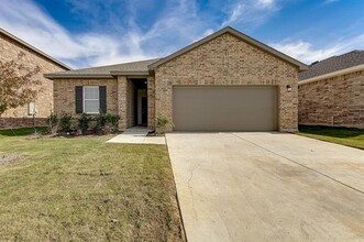 10345 Burnfoot Ln in Crowley, TX - Foto de edificio - Building Photo