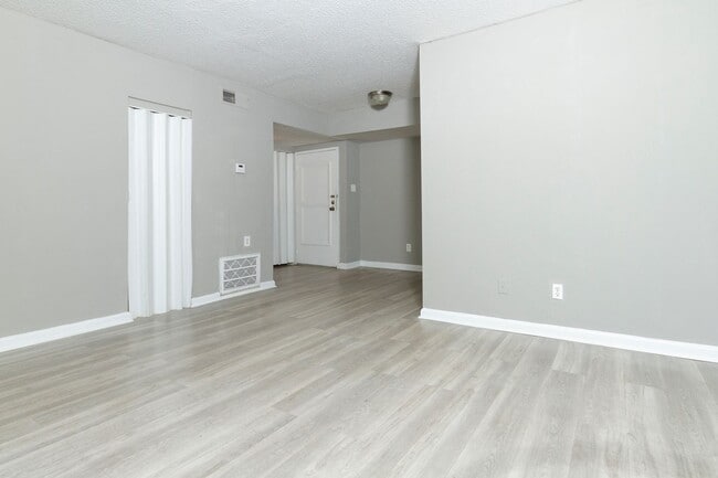 1834 John Calvin Ave, Unit 11