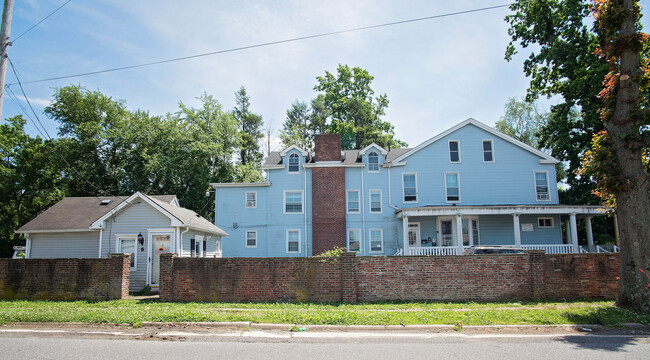 57 South St in Freehold, NJ - Foto de edificio - Building Photo