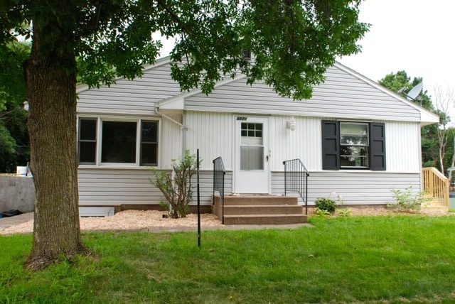 5071 Sunnyside Rd in Mounds View, MN - Building Photo