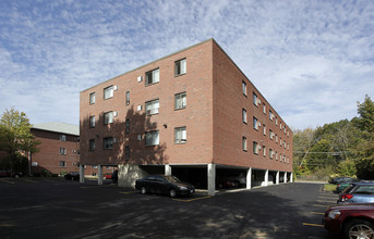 Linden Street Apartments in Waltham, MA - Foto de edificio - Building Photo