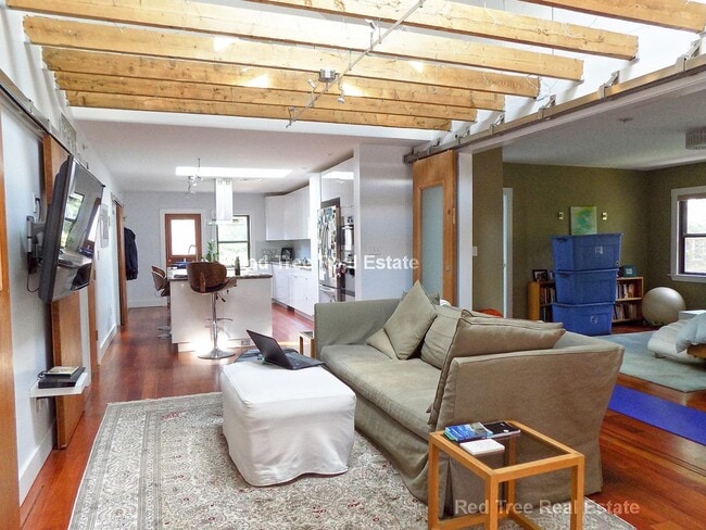 157 Babcock St, Unit 3, Unit 3