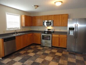 10812 Parker Dr in Indianapolis, IN - Foto de edificio - Building Photo