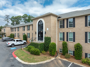 Riva Apartments in Atlanta, GA - Foto de edificio - Building Photo