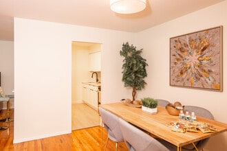 Hampton Gardens in Middlesex, NJ - Building Photo - Building Photo