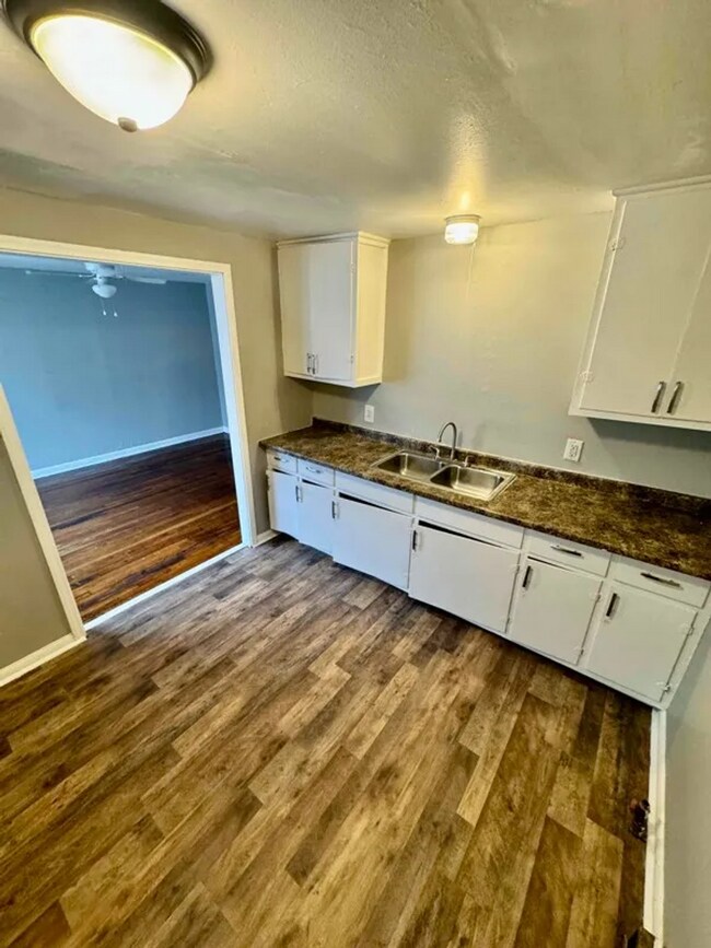 4265 Woodlawn Ave in Beaumont, TX - Building Photo - Building Photo