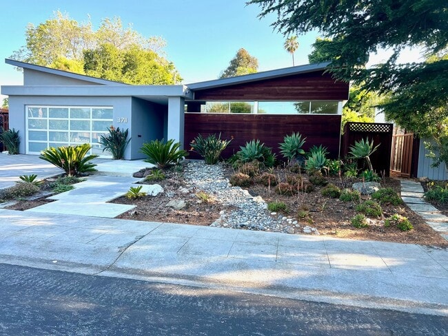 property at 3711 Redwood Cir