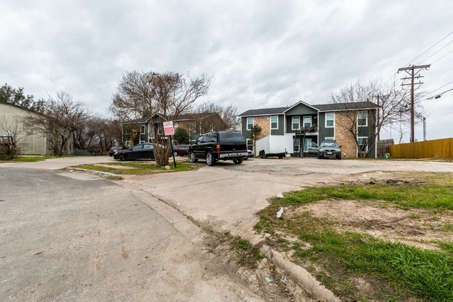 7415-7417 Vintage Hills in Austin, TX - Foto de edificio - Building Photo