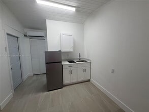 6765 SW 34th St in Miami, FL - Building Photo - Building Photo
