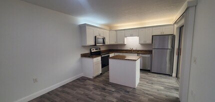 704 7th Ln in Palm Beach Gardens, FL - Building Photo - Building Photo