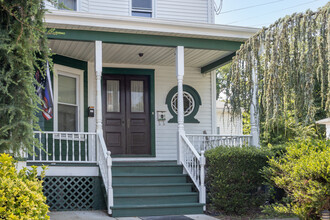 150 Main St in Keyport, NJ - Foto de edificio - Building Photo