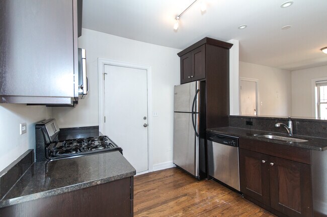 3808 N Sheffield Ave, Unit 2E