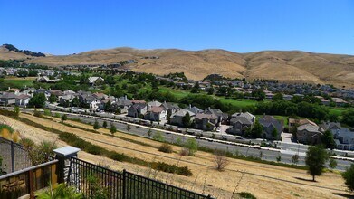 6678 Chalk Hill Ln in Vallejo, CA - Building Photo - Building Photo