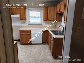 3913 SE Humboldt St in Topeka, KS - Building Photo - Building Photo