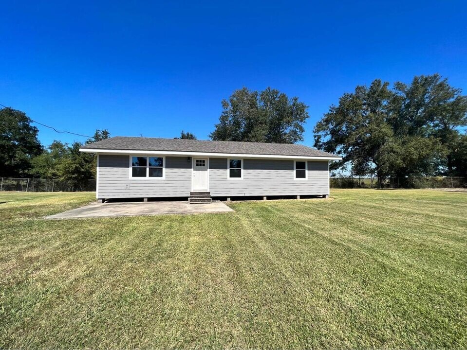 2854 LA-14 in Lake Charles, LA - Building Photo