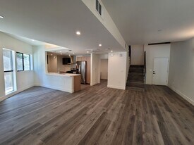 862 Moraga Dr in Los Angeles, CA - Building Photo