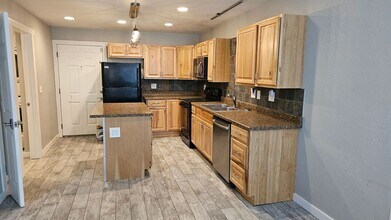 1064 Chambers Ct in Aurora, CO - Building Photo - Building Photo