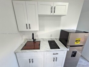 9255 SW 43rd Terrace in Miami, FL - Building Photo - Building Photo