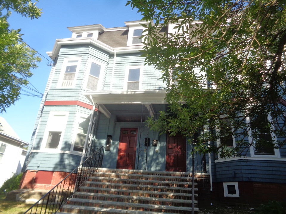 11 Bond St, Unit 3 in Somerville, MA - Building Photo