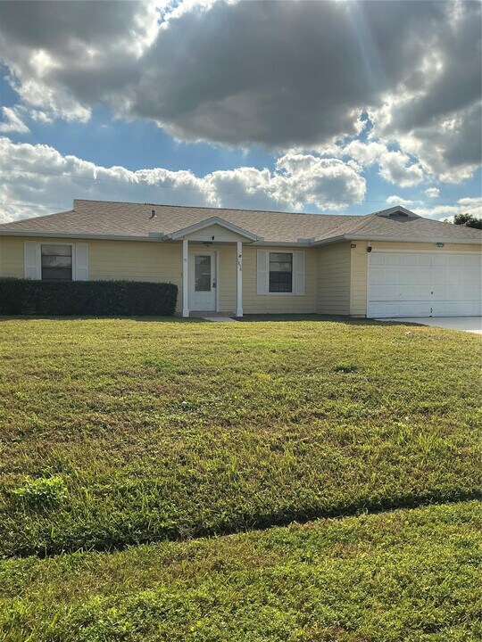1858 SW Capehart Ave in Port St. Lucie, FL - Building Photo