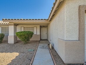 427 Yarnell Dr in North Las Vegas, NV - Building Photo - Building Photo