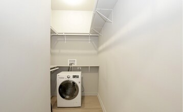 102 W Chicago Ave-Unit -C2 in Chicago, IL - Building Photo - Building Photo