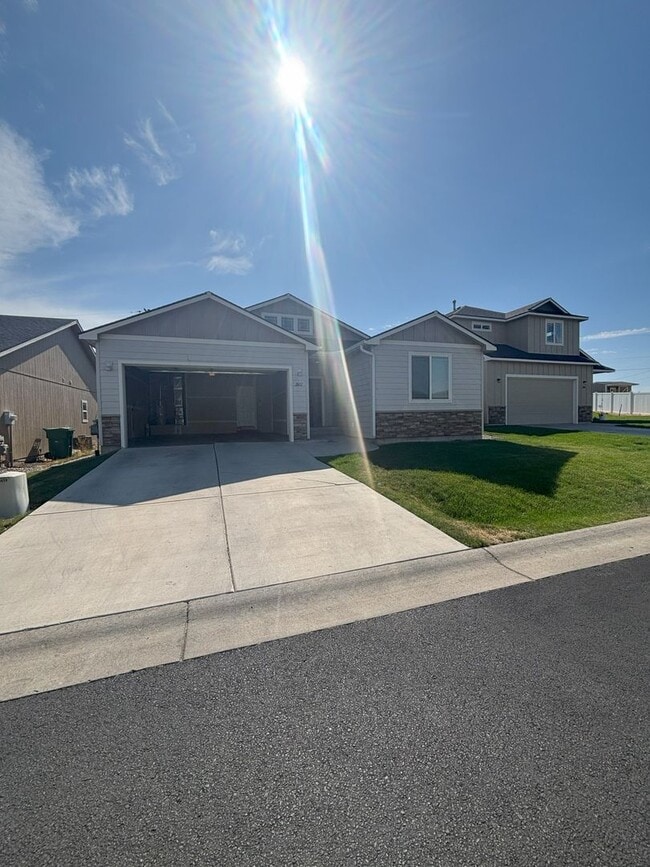 property at 2612 N Fox Rd