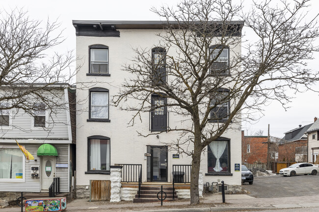 883 Somerset St W in Ottawa, ON - Building Photo - Building Photo