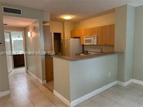 8020 N Nob Hill Rd in Tamarac, FL - Building Photo - Building Photo