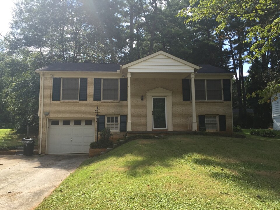 1513 Pine Glen Cir in Decatur, GA - Building Photo