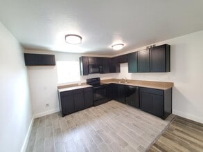 2004 Wesley St-Unit -5 in Greenville, TX - Building Photo - Building Photo