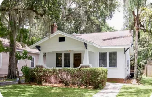 1610 E Powhatan Ave in Tampa, FL - Building Photo - Building Photo