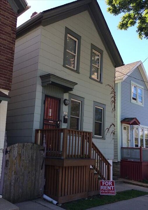 1323 E Kane Pl in Milwaukee, WI - Building Photo
