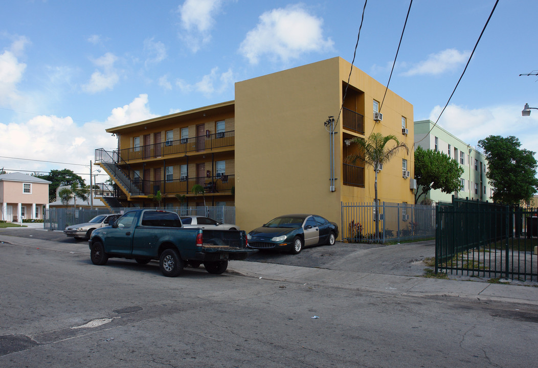 161 NW 15th St in Miami, FL - Building Photo