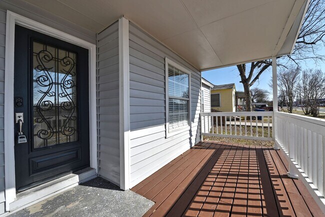 623 Clower in San Antonio, TX - Building Photo - Building Photo