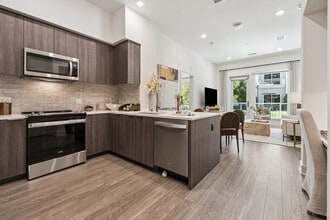 Hanover Burlingame in Burlingame, CA - Foto de edificio - Interior Photo