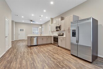 21 Latham St in Houston, TX - Building Photo - Building Photo