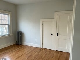 176 Weequahic Ave in Newark, NJ - Building Photo