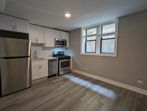 3935 N Janssen Ave, Unit gdn in Chicago, IL - Building Photo - Building Photo