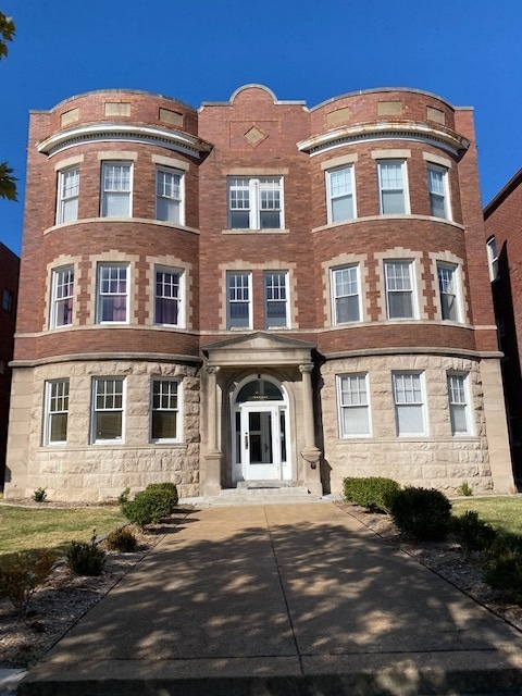 property at 4319 Lindell Blvd