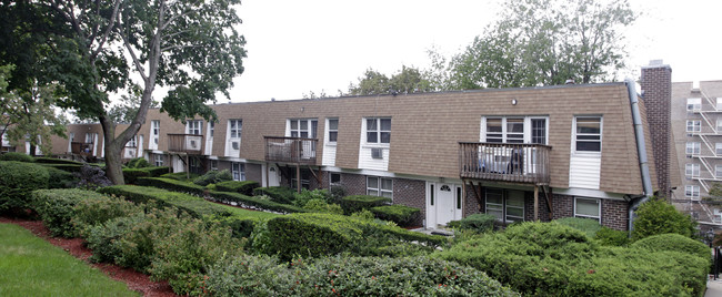 Westwater Commons in Yonkers, NY - Foto de edificio - Building Photo