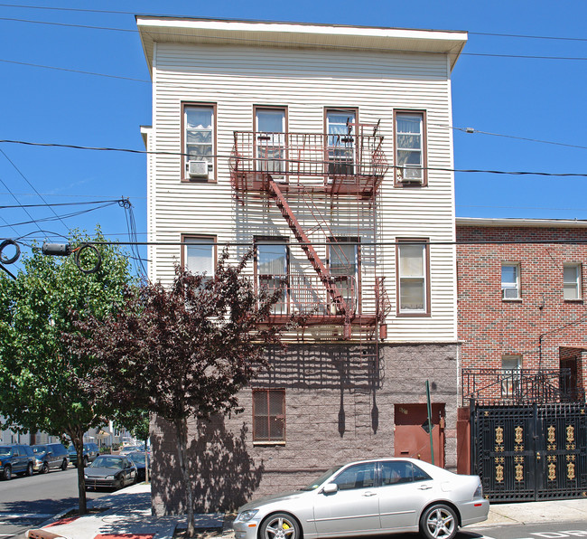 601-603 BERGENLINE AVE in Union City, NJ - Building Photo - Building Photo