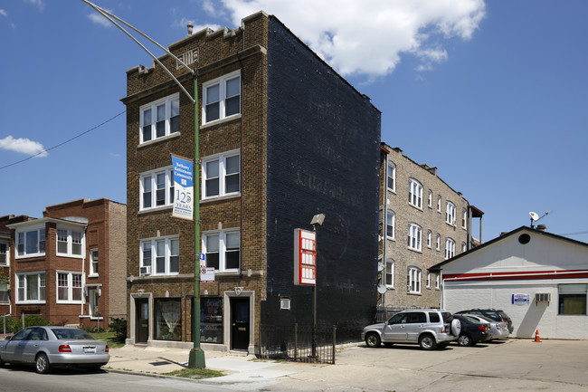 4811 N Ashland Ave in Chicago, IL - Foto de edificio - Building Photo