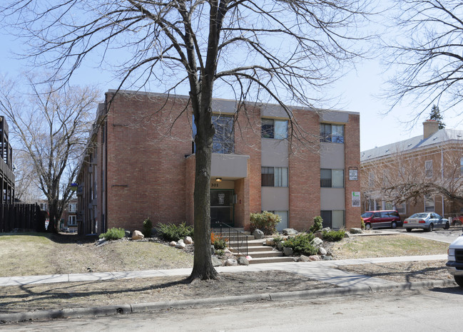 2301 Pillsbury Ave in Minneapolis, MN - Building Photo - Building Photo