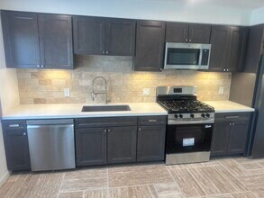 729 E Elder St, Unit A in Fallbrook, CA - Foto de edificio - Building Photo